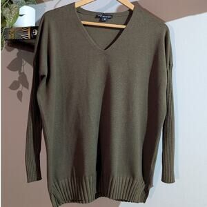 Metric Knits Olive Green V-Neck Sweater Ribbed Sleeves Medium